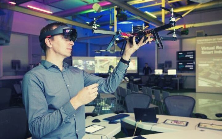 Data Glasses & VR: Possible Uses In The Industry